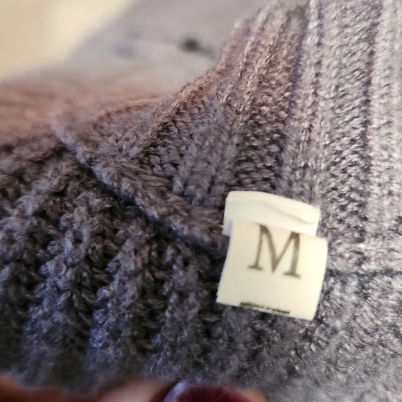 Off the shoulder sweater - Picture 3 of 3